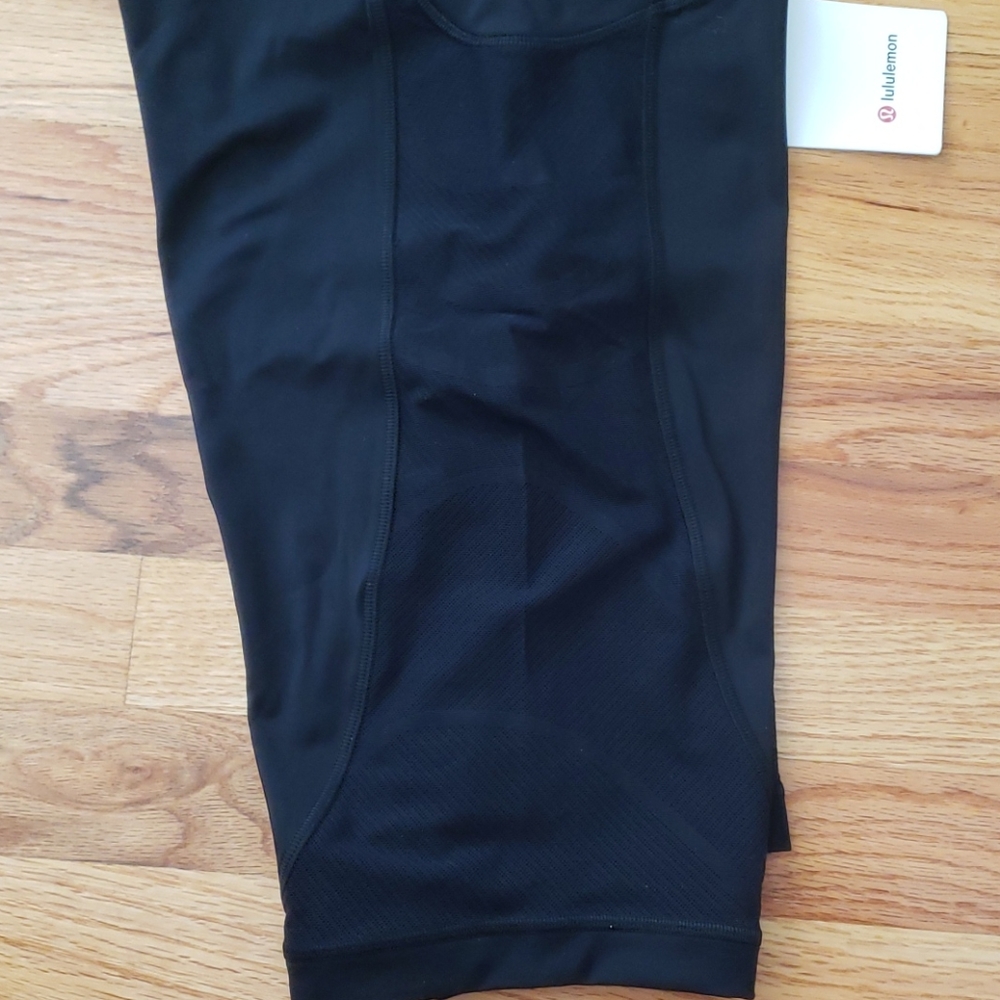 Lululemon High Rise Short size 8 - Picture 2 of 6